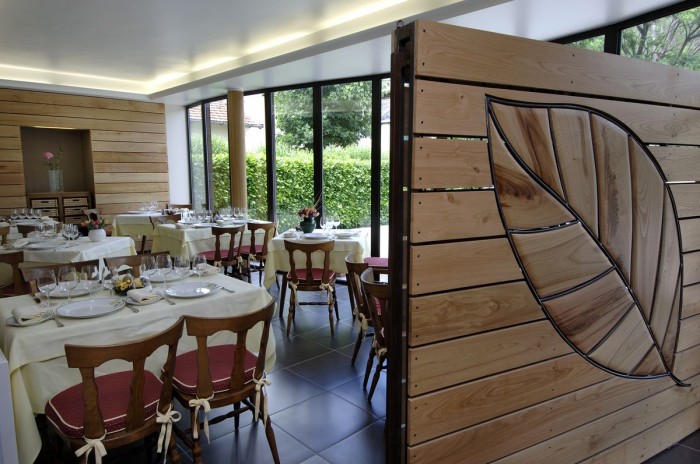 Salle du restaurant adonis à Florac